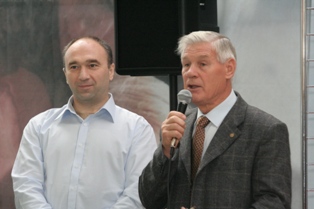 Анатолий Андреевич - справа. .jpg