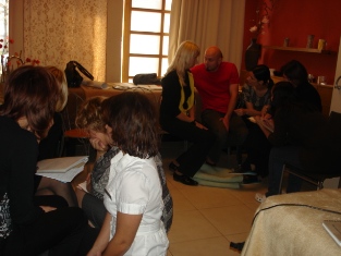 к сожалению, мы охотней воспринимаем сплетни и дрязгине, но не так уж часто мы знаем сильные стороны друг друга....jpg