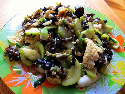 Грибы Муэр с кабачком и яичницей.jpg